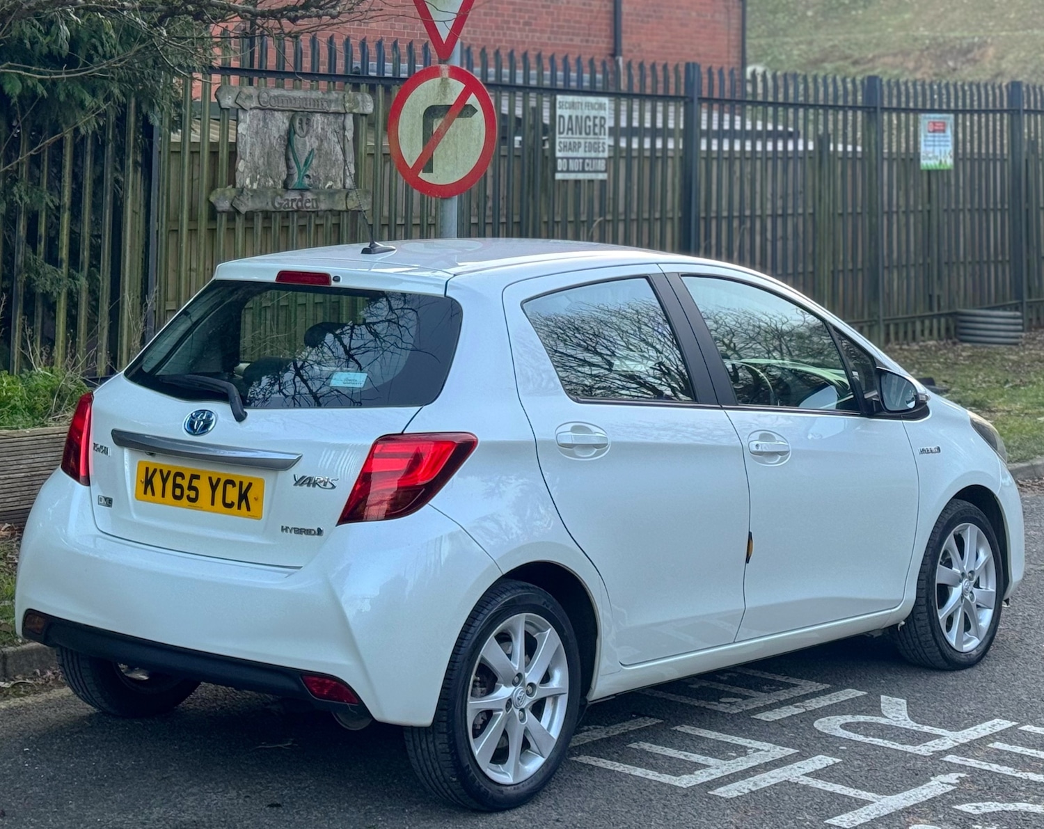 Used Toyota Yaris 2015 for sale - 77100581: Photo 22