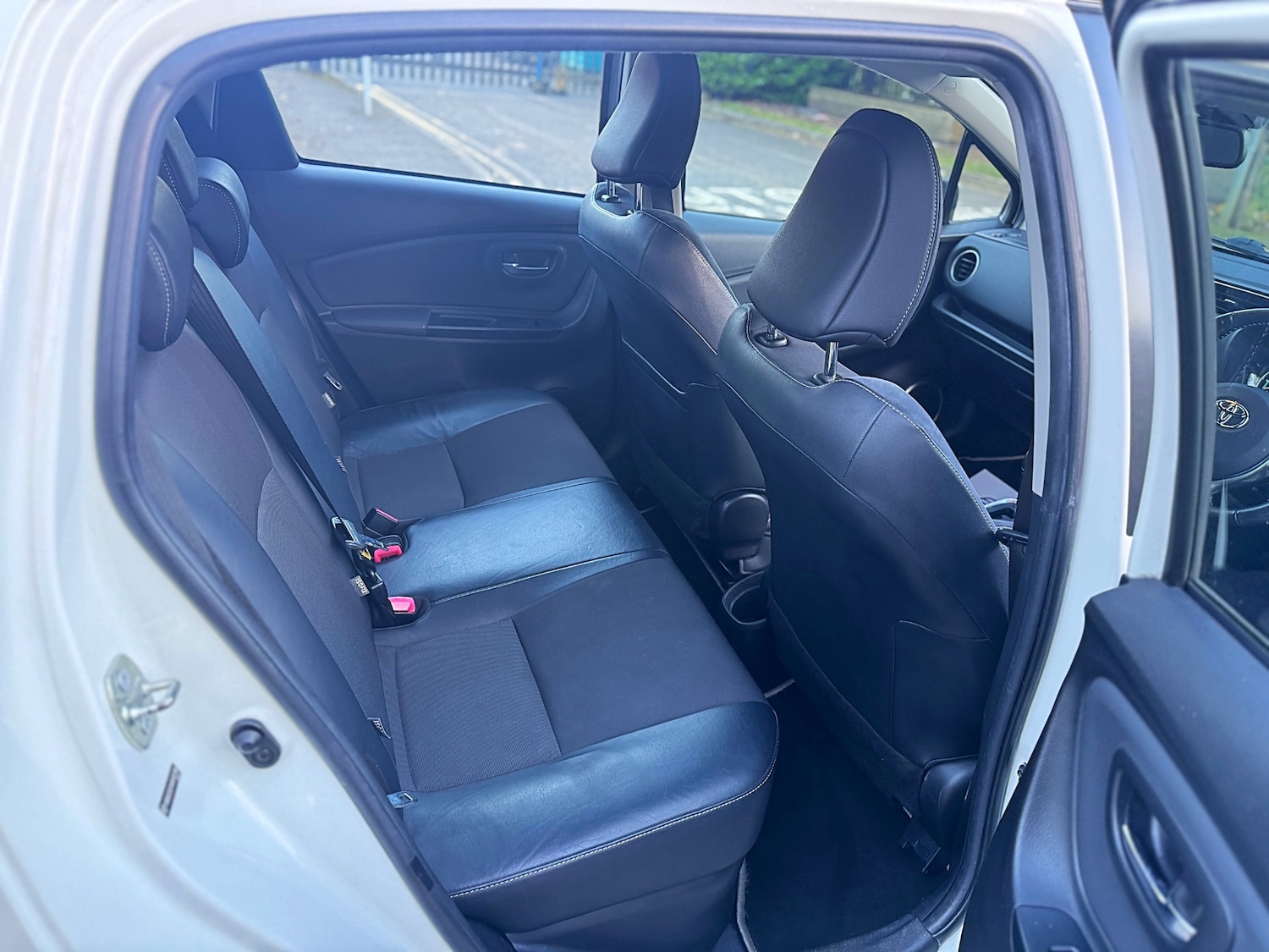 Used Toyota Yaris 2015 for sale - 77100581: Photo 33