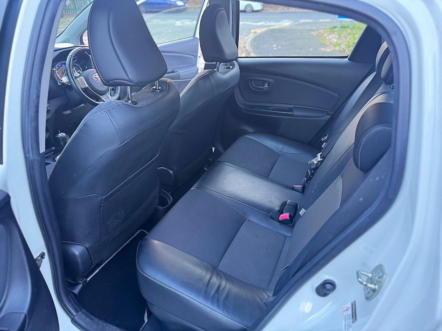 Used Toyota Yaris 2015 for sale - 77100581: Photo 37