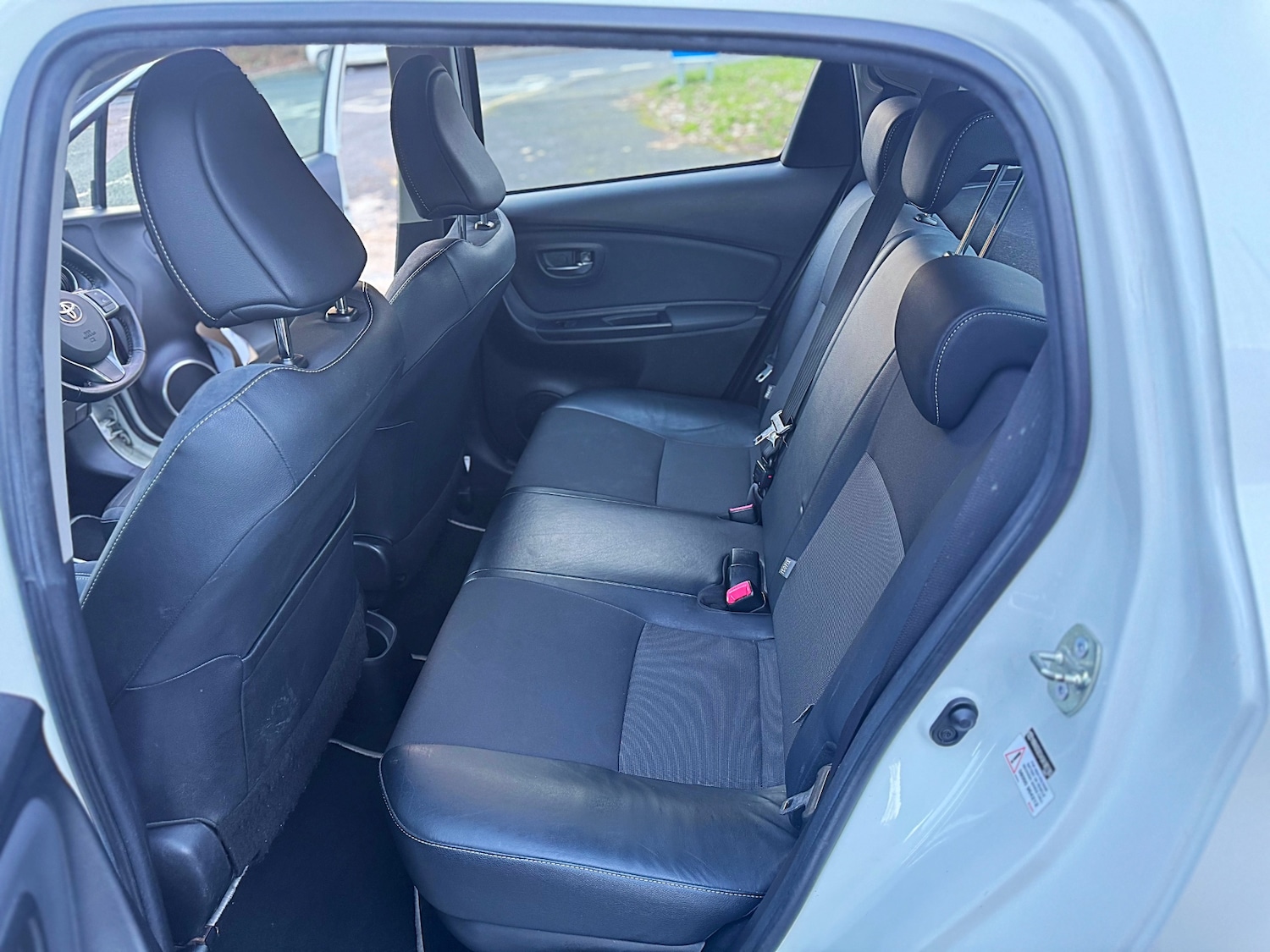 Used Toyota Yaris 2015 for sale - 77100581: Photo 38