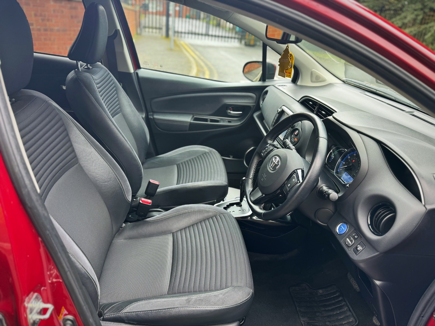 Used Toyota Yaris 2017 for sale - 78098107: Photo 30