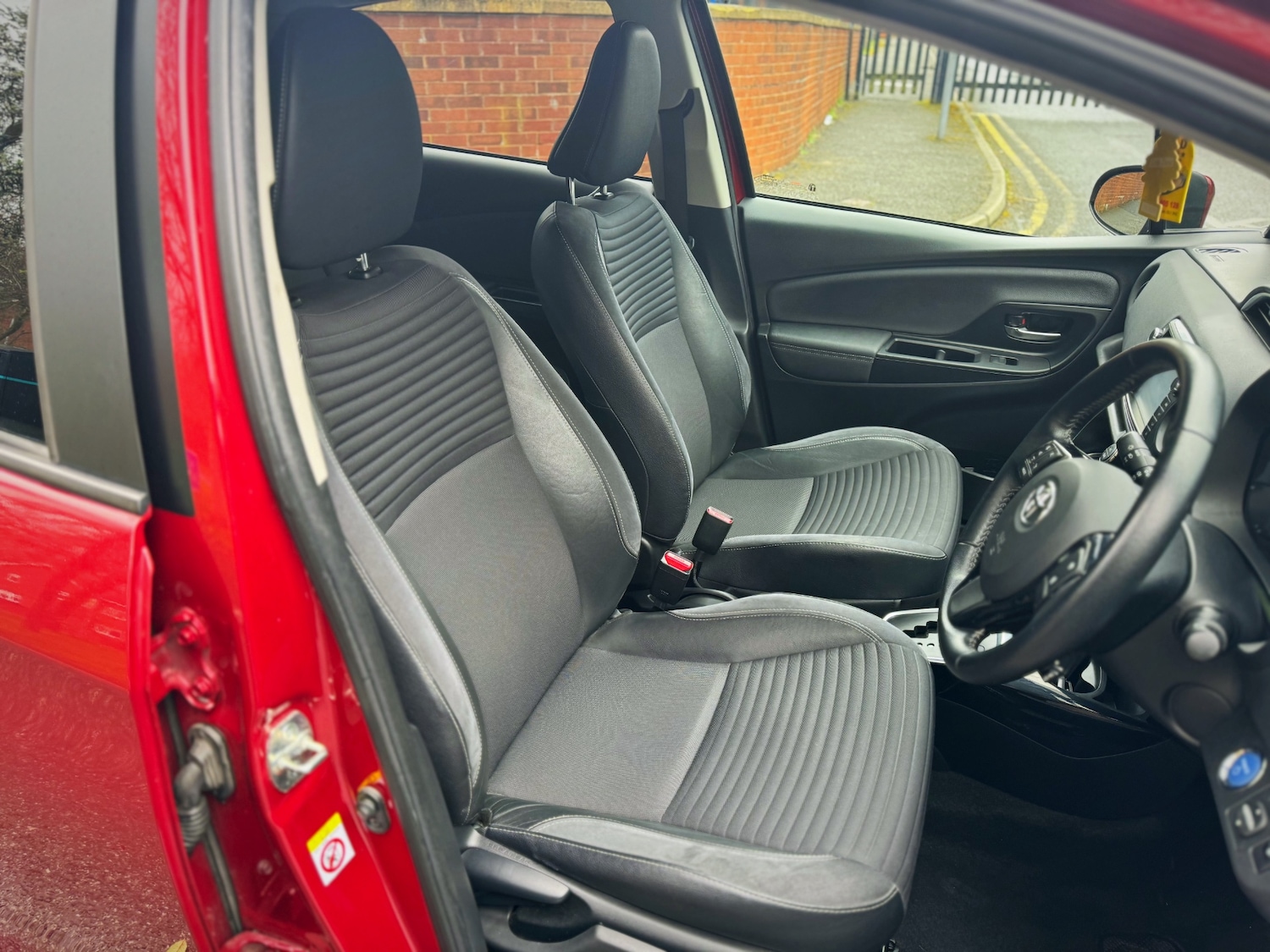 Used Toyota Yaris 2017 for sale - 78098107: Photo 31