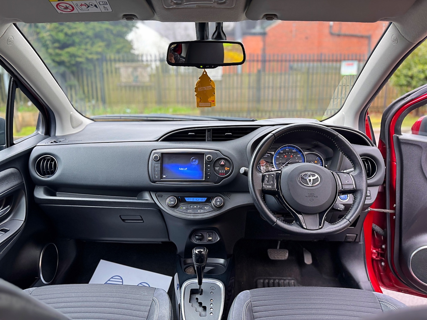 Used Toyota Yaris 2017 for sale - 78098107: Photo 33