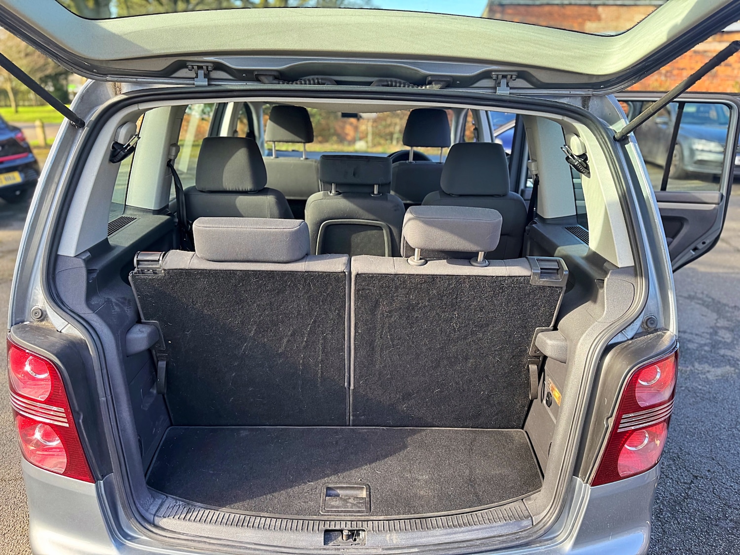 Used Volkswagen Touran 2009 for sale - 77738769: Photo 18