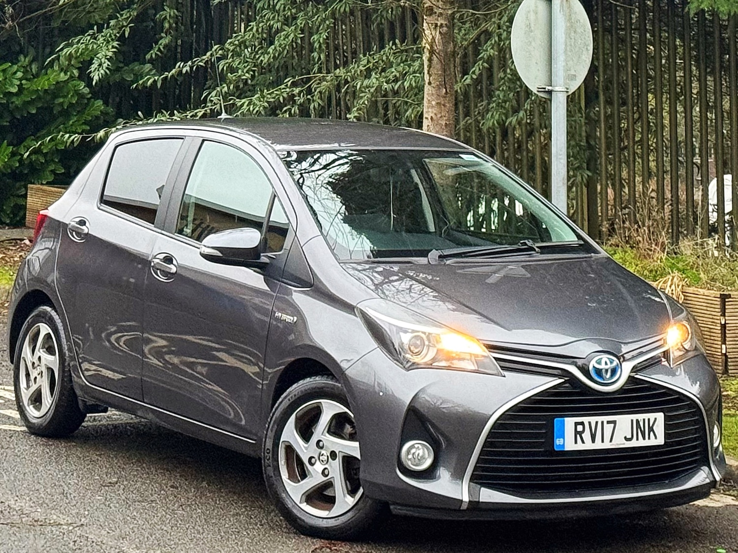 Used Toyota Yaris 2017 for sale - 77611378: Photo 2