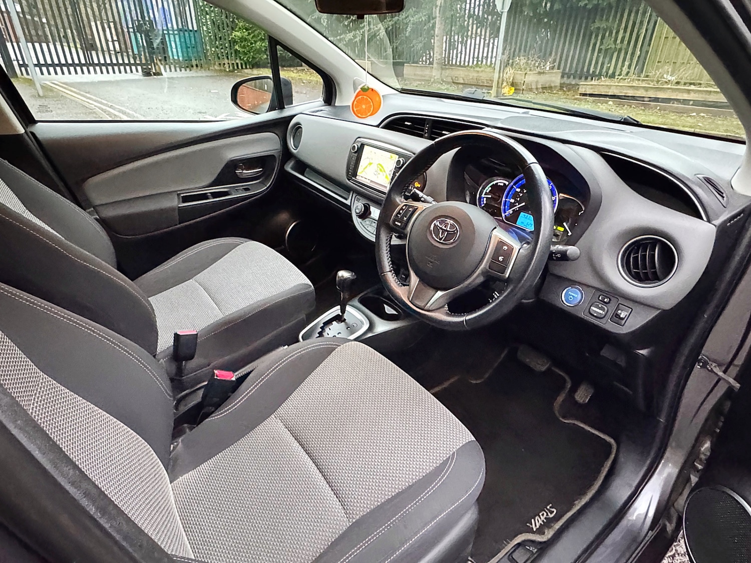 Used Toyota Yaris 2017 for sale - 77611378: Photo 30