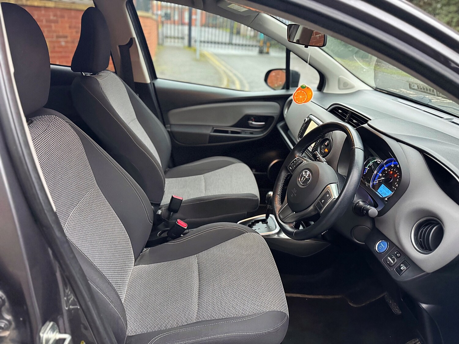 Used Toyota Yaris 2017 for sale - 77611378: Photo 31