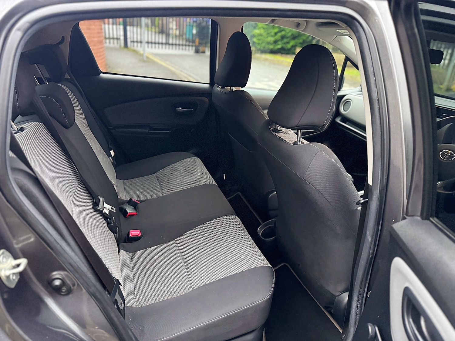 Used Toyota Yaris 2017 for sale - 77611378: Photo 33