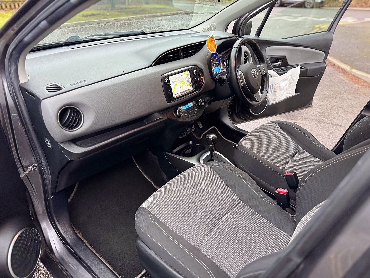 Used Toyota Yaris 2017 for sale - 77611378: Photo 35