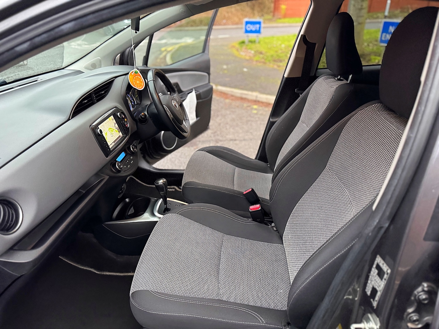 Used Toyota Yaris 2017 for sale - 77611378: Photo 36