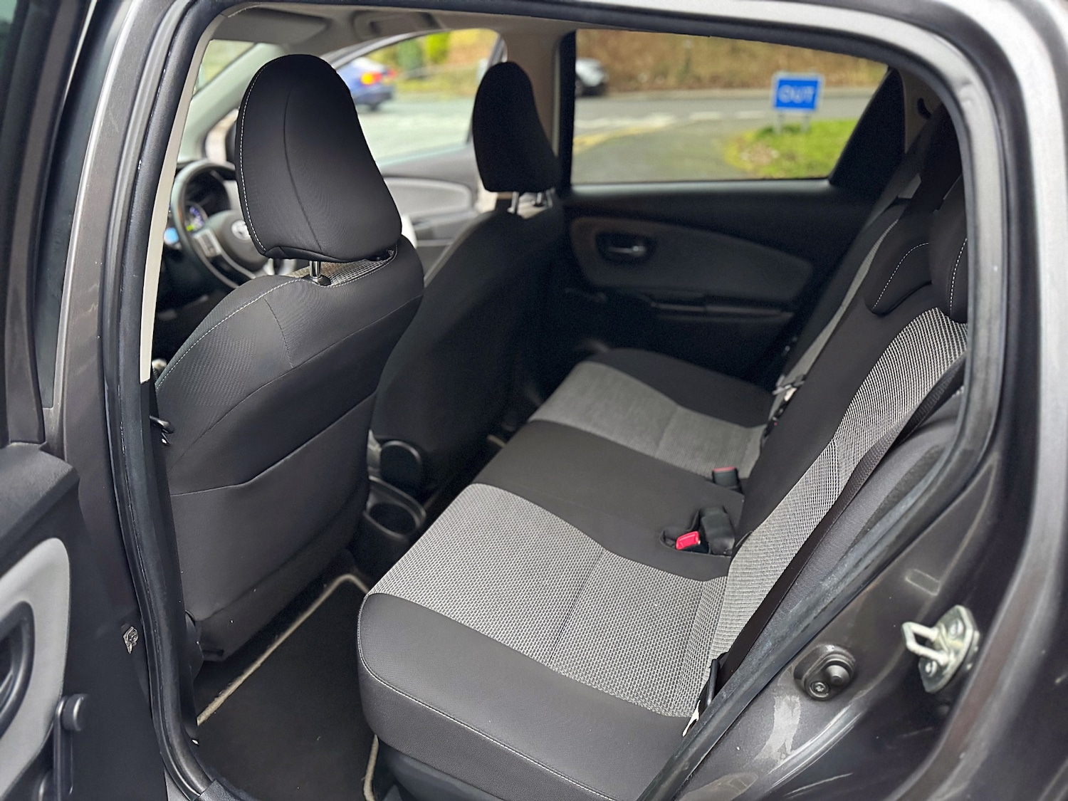 Used Toyota Yaris 2017 for sale - 77611378: Photo 37