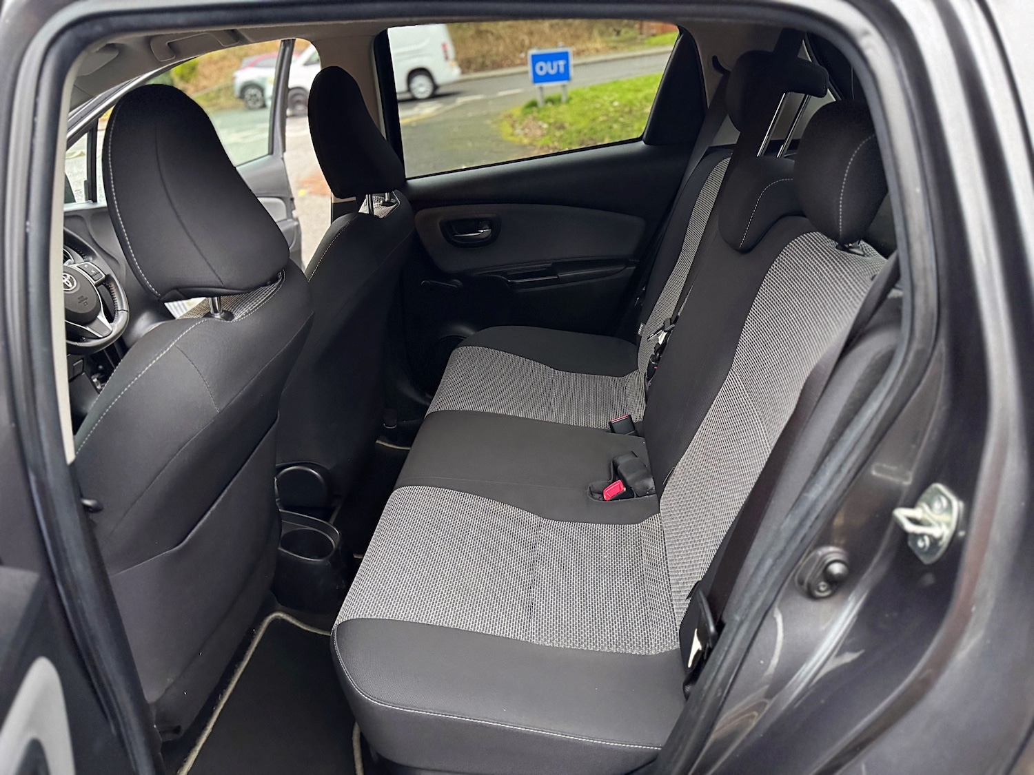 Used Toyota Yaris 2017 for sale - 77611378: Photo 38