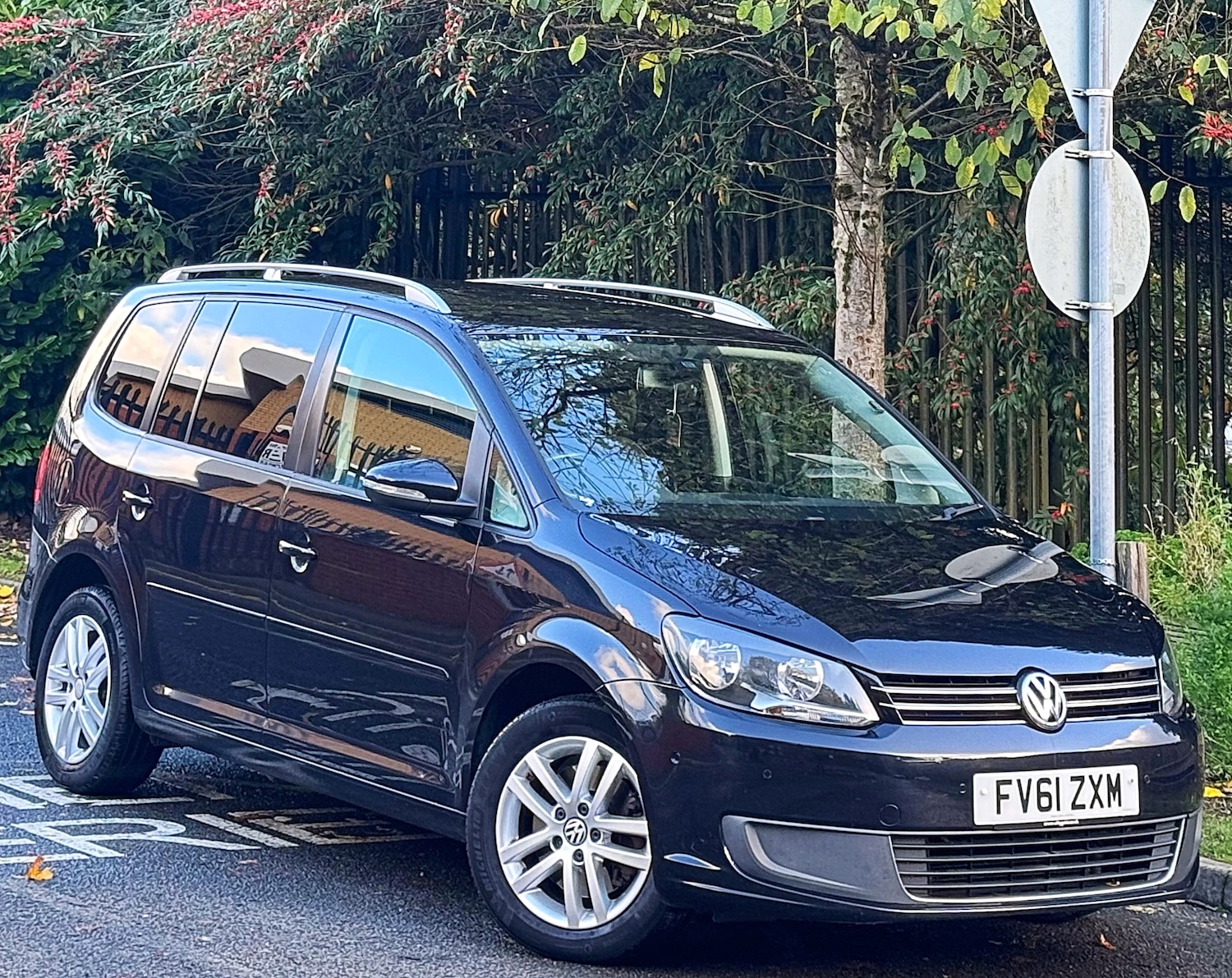 Used Volkswagen Touran 2011 for sale - 76446110: Photo 1