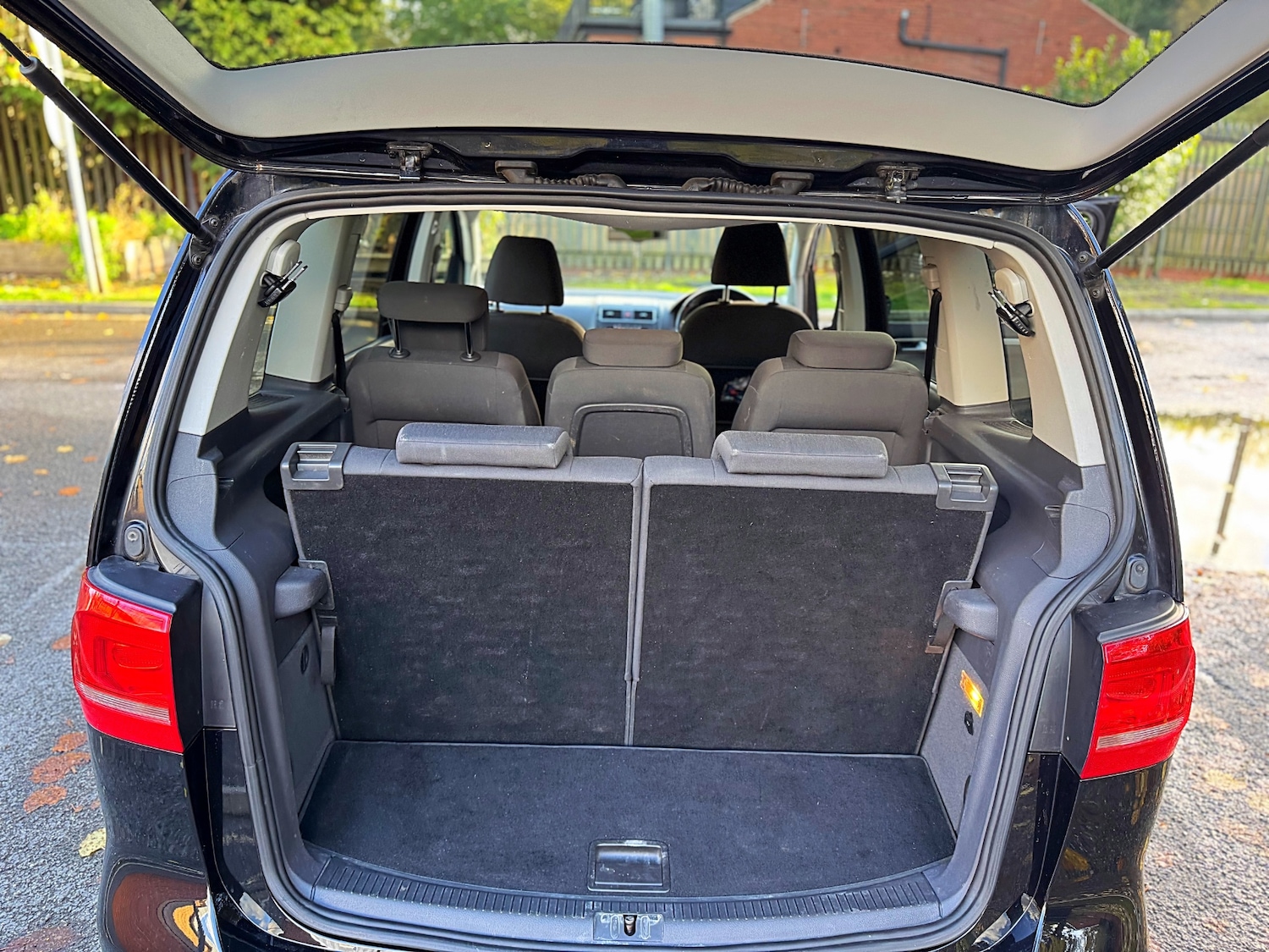 Used Volkswagen Touran 2011 for sale - 76446110: Photo 39