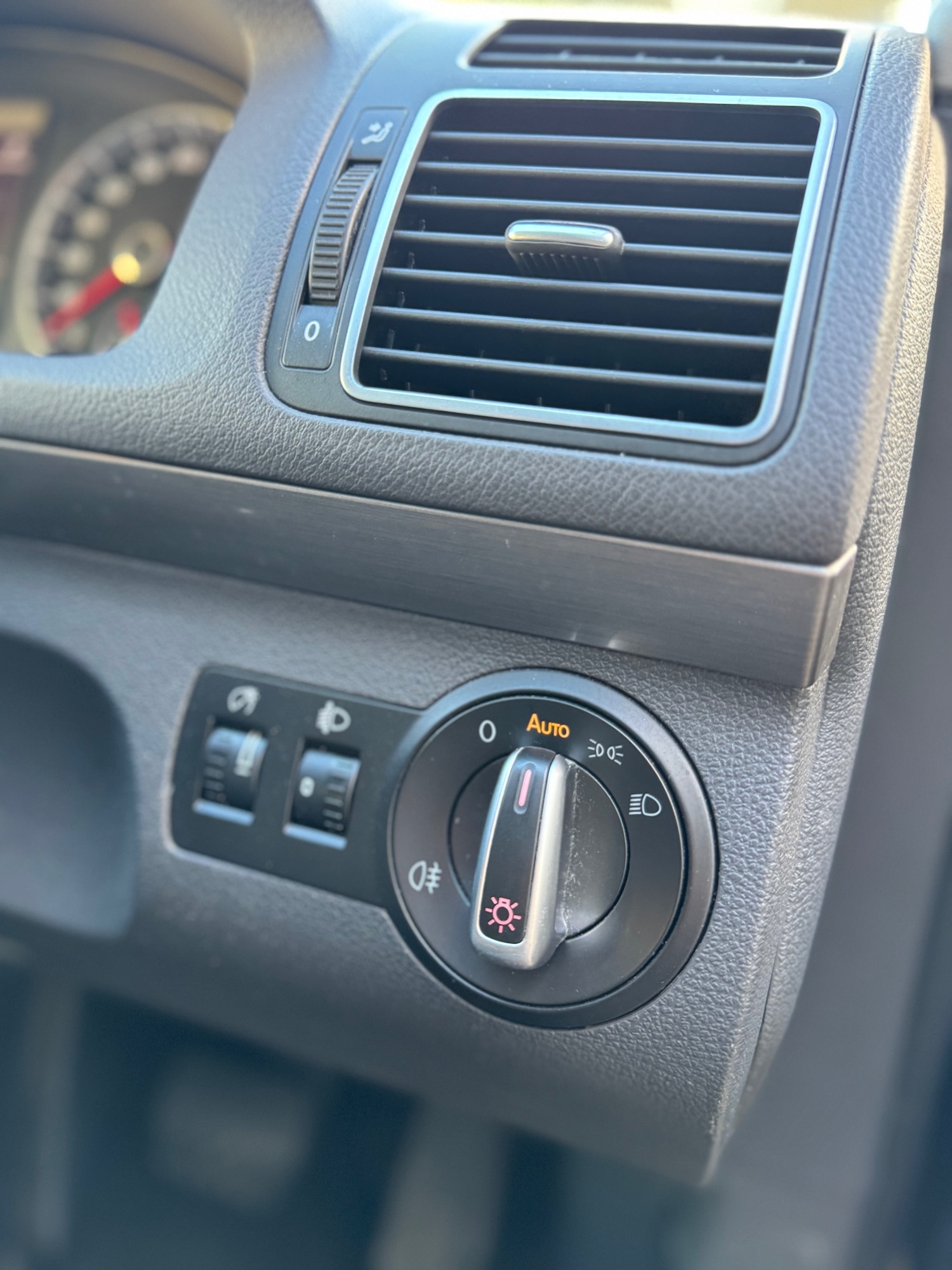 Used Volkswagen Touran 2011 for sale - 76446110: Photo 46