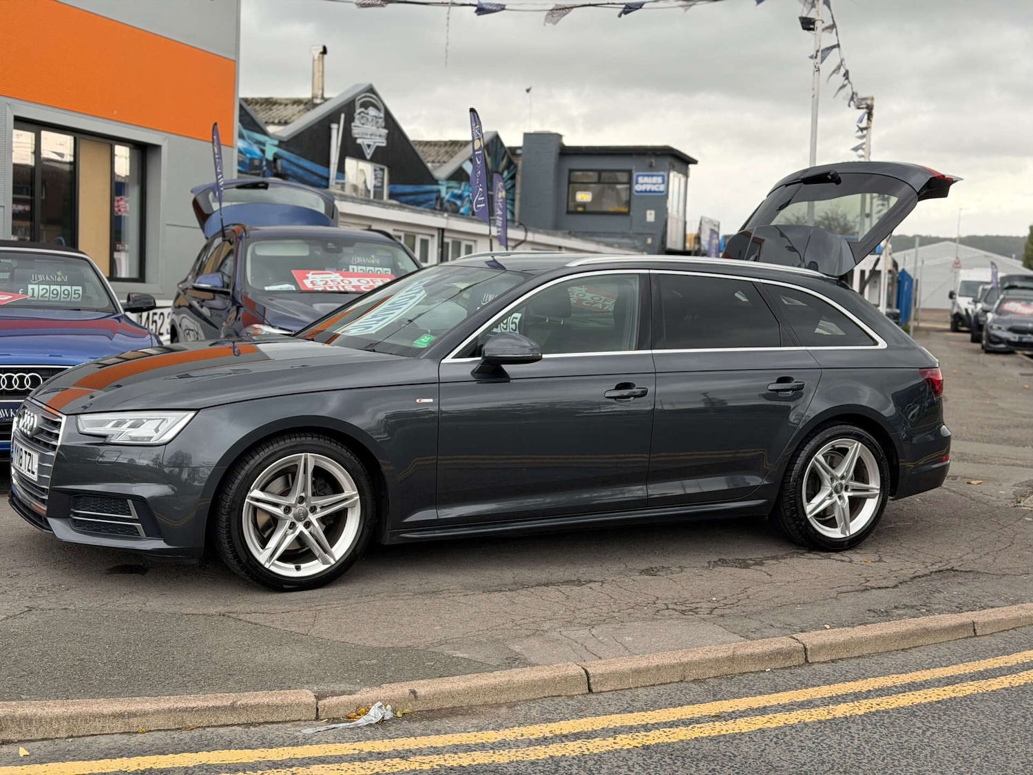 Used Audi A4 2018 for sale - 76171644: Photo 2