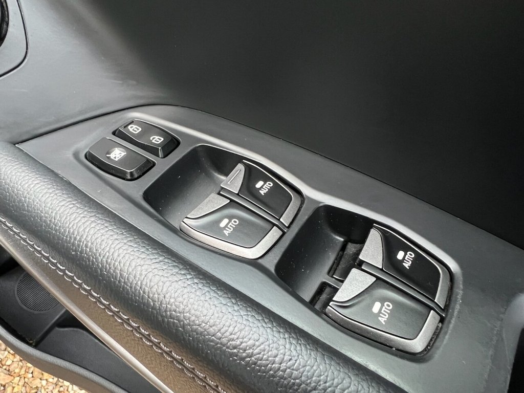 Used Hyundai Santa Fe 2014 for sale - 77287904: Photo 37