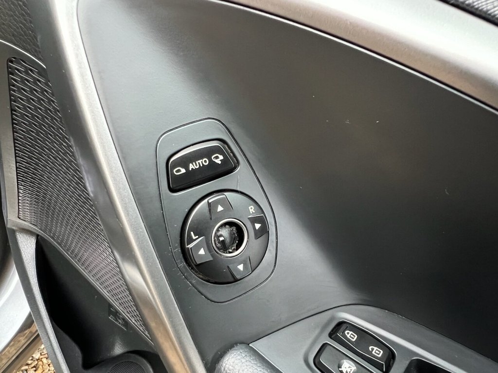 Used Hyundai Santa Fe 2014 for sale - 77287904: Photo 38