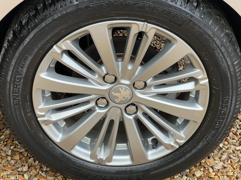 Used Peugeot 208 2018 for sale - 76203216: Photo 14