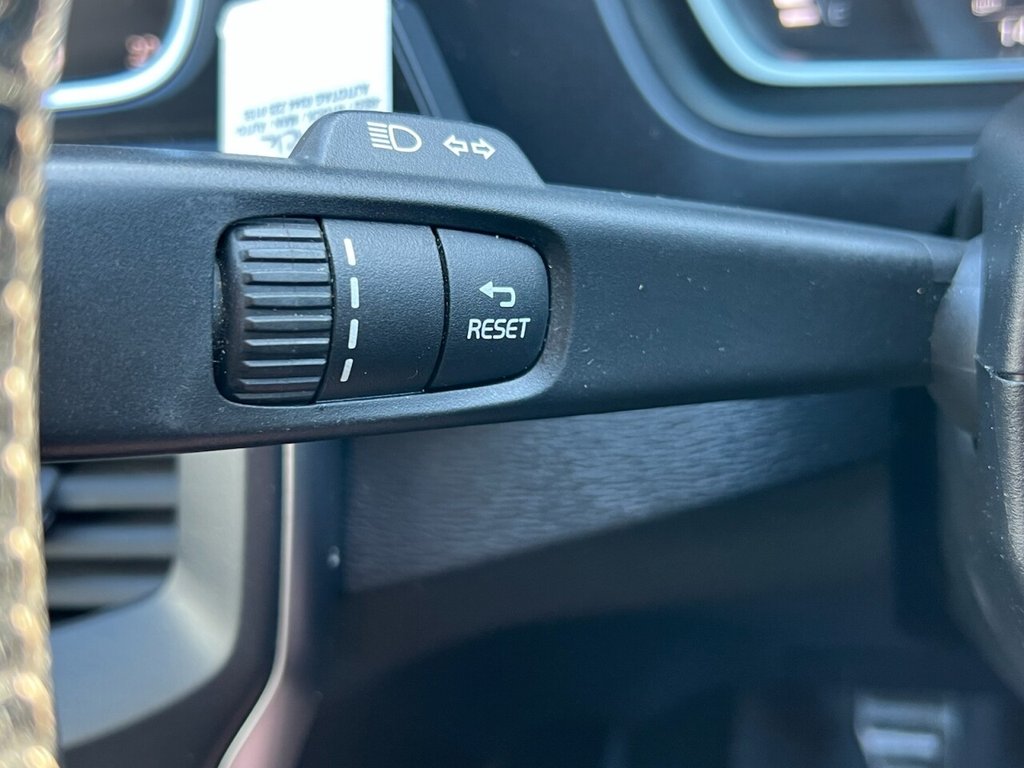 Used Volvo V40 2018 for sale - 77609027: Photo 42