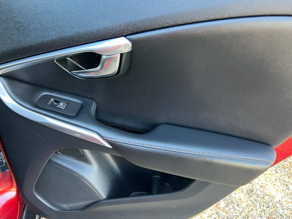 Used Volvo V40 Cross Country 2015 for sale - 76056961: Photo 24