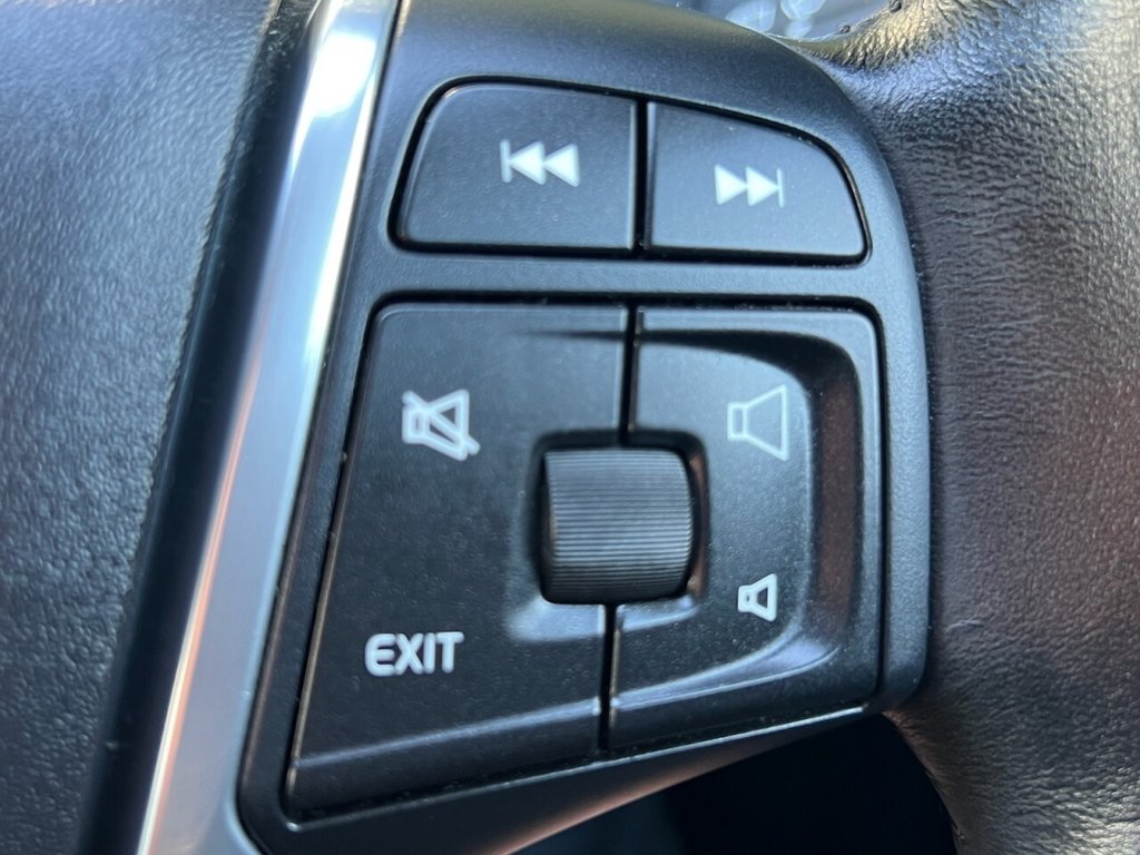 Used Volvo V40 Cross Country 2015 for sale - 76056961: Photo 41