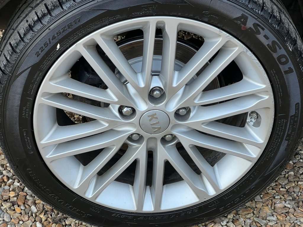 Used Kia Carens 2017 for sale - 76985725: Photo 11