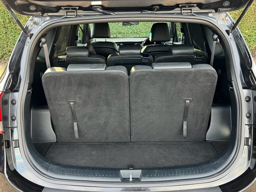 Used Kia Carens 2017 for sale - 76985725: Photo 17