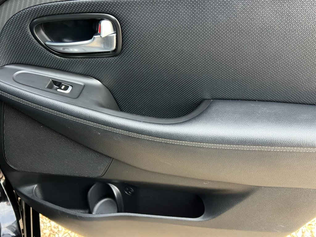 Used Kia Carens 2017 for sale - 76985725: Photo 25