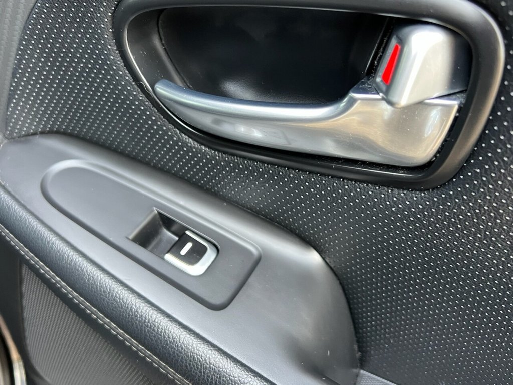 Used Kia Carens 2017 for sale - 76985725: Photo 26