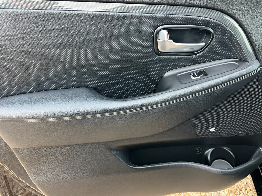 Used Kia Carens 2017 for sale - 76985725: Photo 28