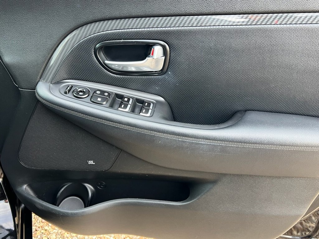Used Kia Carens 2017 for sale - 76985725: Photo 32