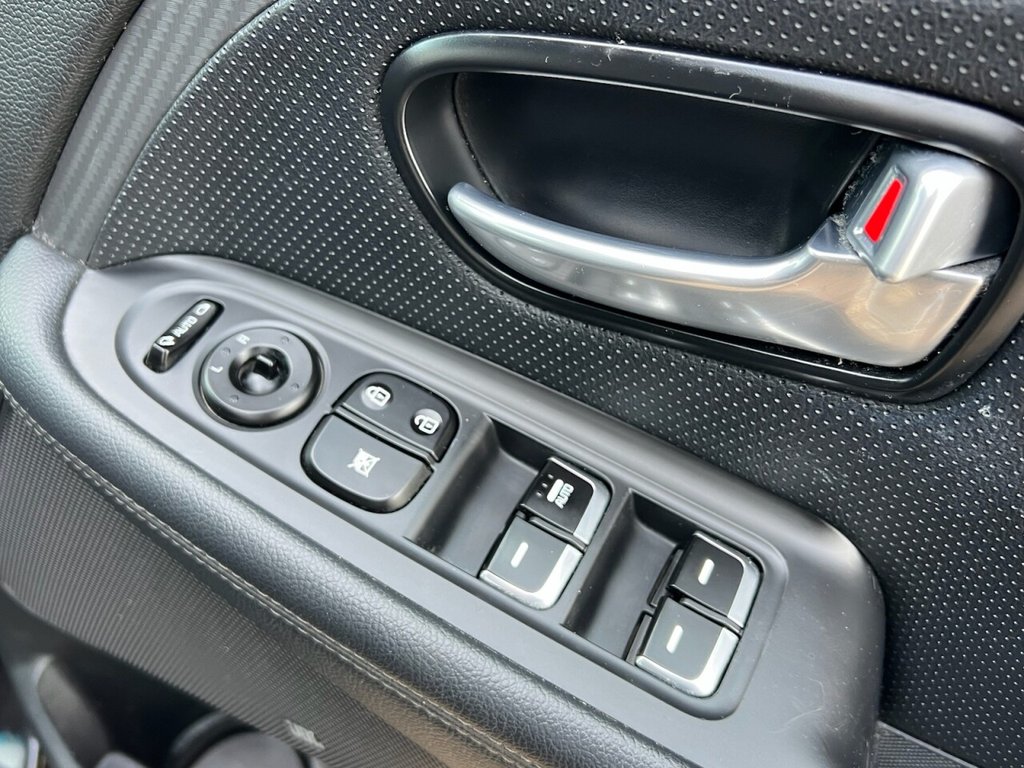 Used Kia Carens 2017 for sale - 76985725: Photo 33