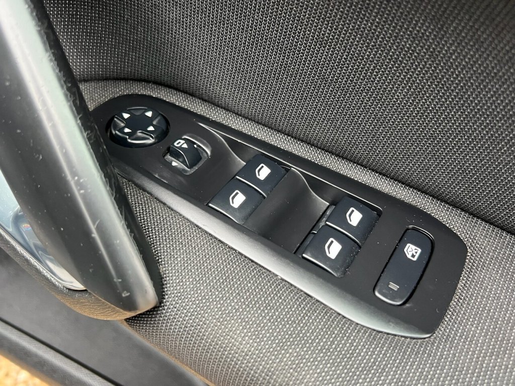 Used Peugeot 308 2018 for sale - 77212945: Photo 34