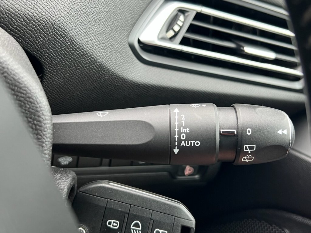 Used Peugeot 308 2018 for sale - 77212945: Photo 45