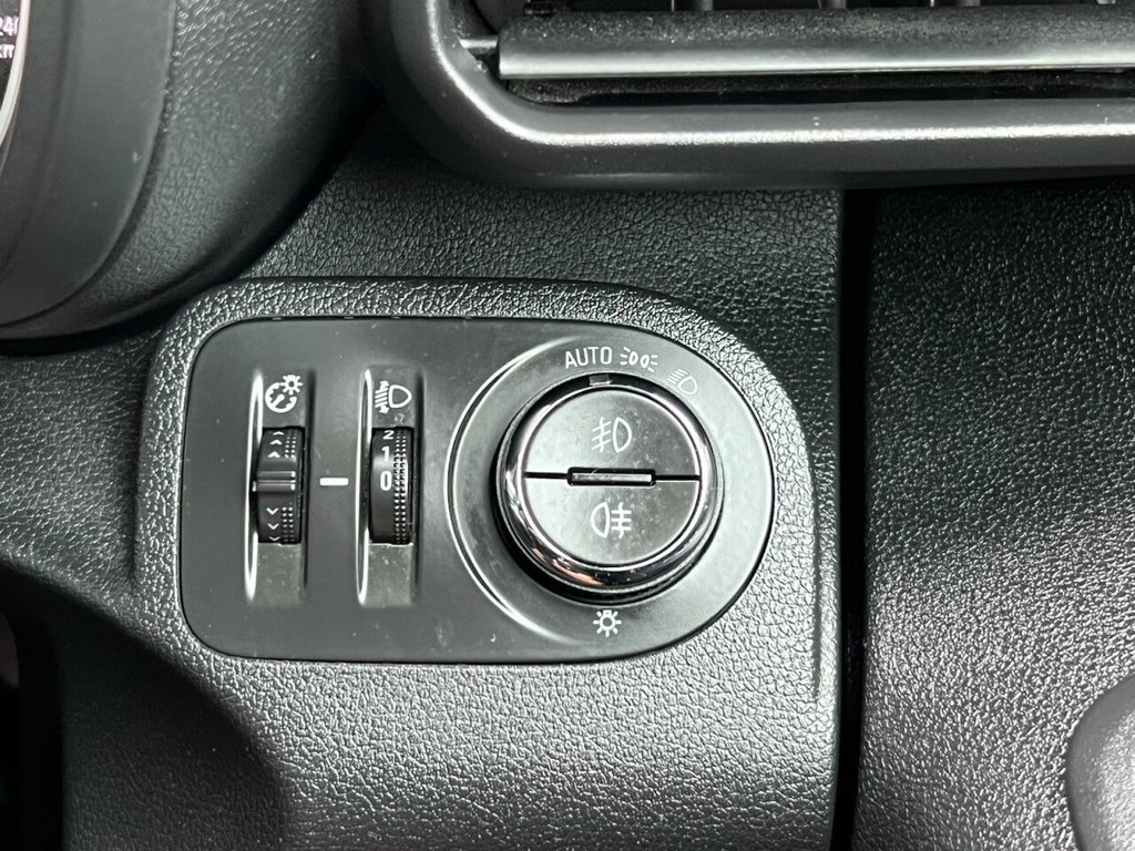 Used Vauxhall Combo Life 2018 for sale - 76223987: Photo 42