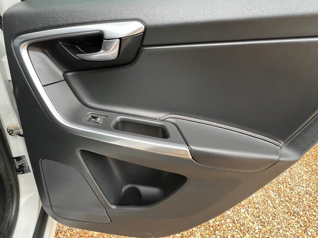 Used Volvo XC60 2015 for sale - 77212555: Photo 25