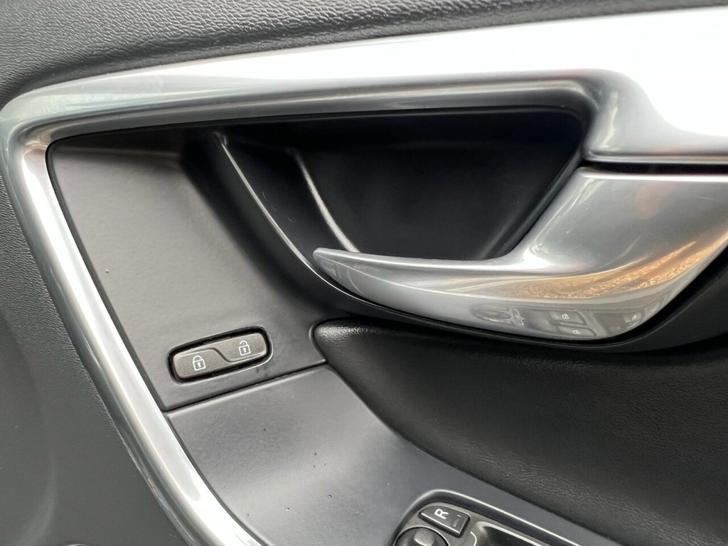 Used Volvo XC60 2015 for sale - 77212555: Photo 37