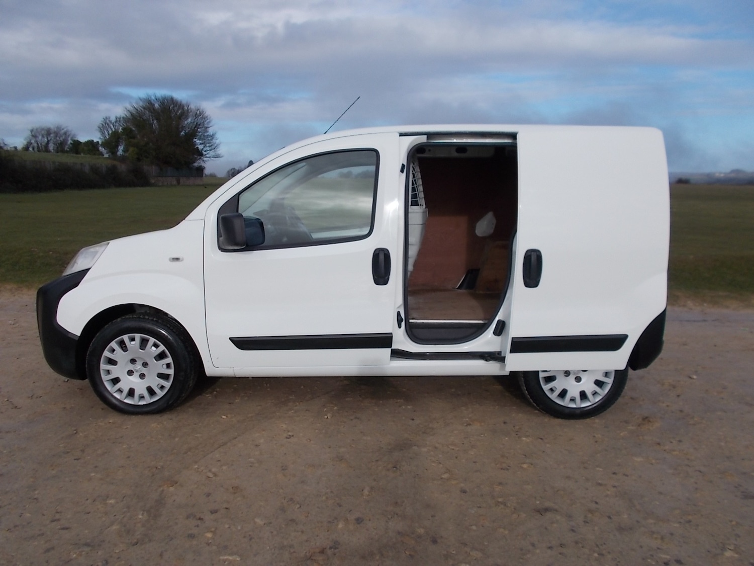 Used Peugeot Bipper 2015 for sale - 76945413: Photo 5