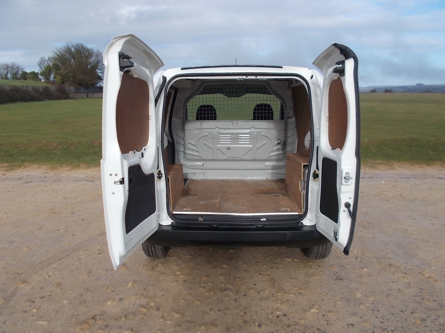 Used Peugeot Bipper 2015 for sale - 76945413: Photo 6