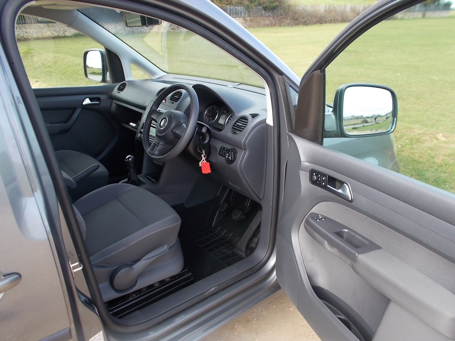 Used Volkswagen Caddy Maxi Life 2015 for sale - 77452550: Photo 8