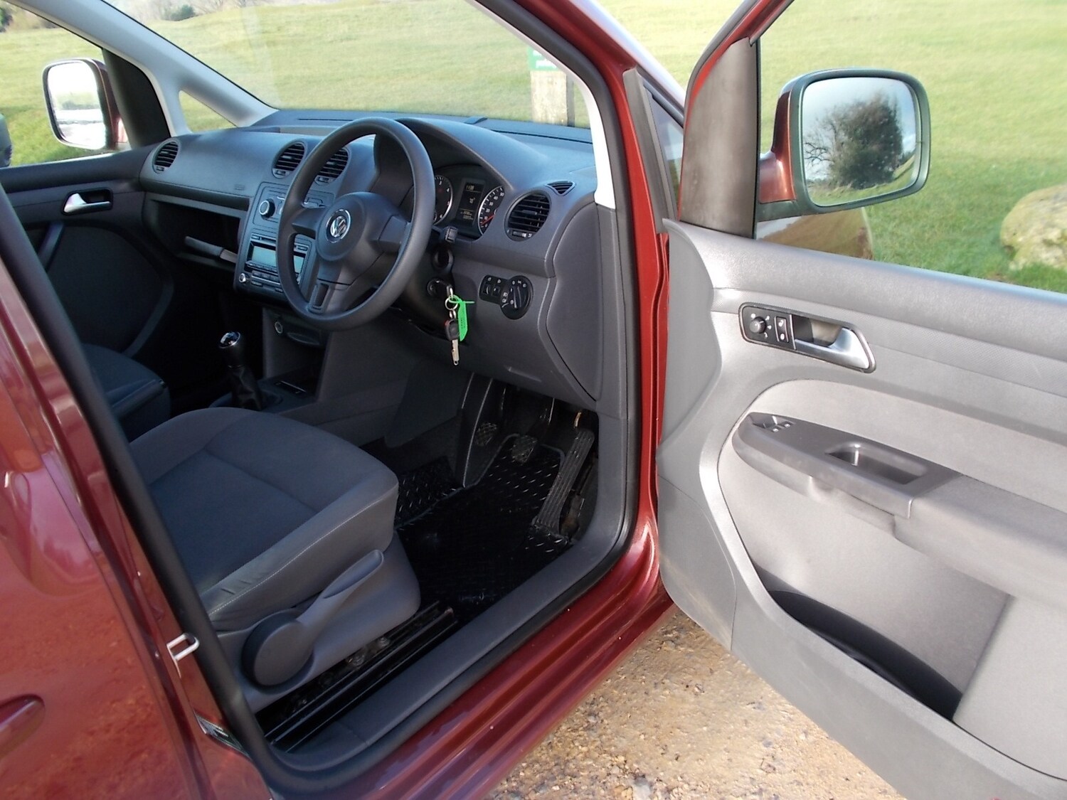 Used Volkswagen Caddy Maxi Life 2015 for sale - 76950785: Photo 8