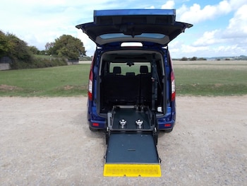 Used Ford Tourneo Connect 2015 for sale - 76063808: Photo