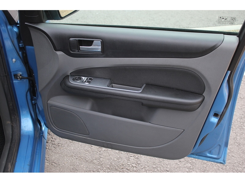 Used Ford Focus 2010 for sale - 76320059: Photo 20