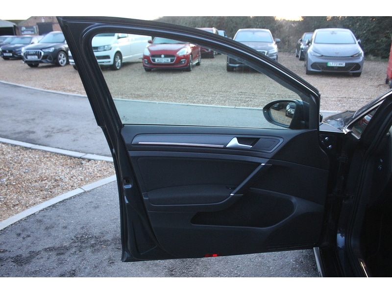 Used Volkswagen Golf 2018 for sale - 77159053: Photo 31