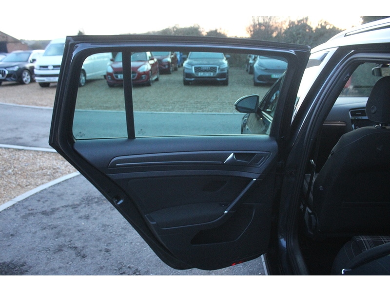 Used Volkswagen Golf 2018 for sale - 77159053: Photo 32