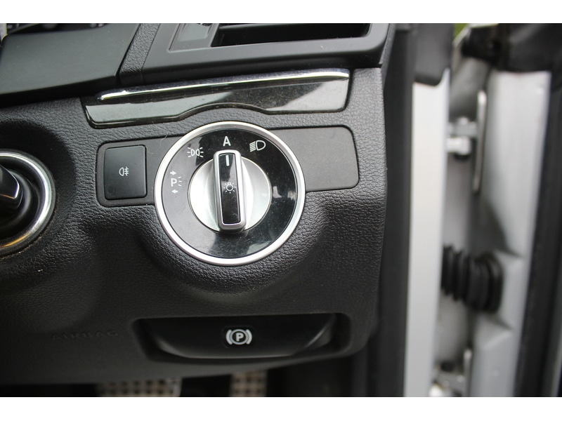 Used Mercedes-Benz E Class 2011 for sale - 77399904: Photo 26