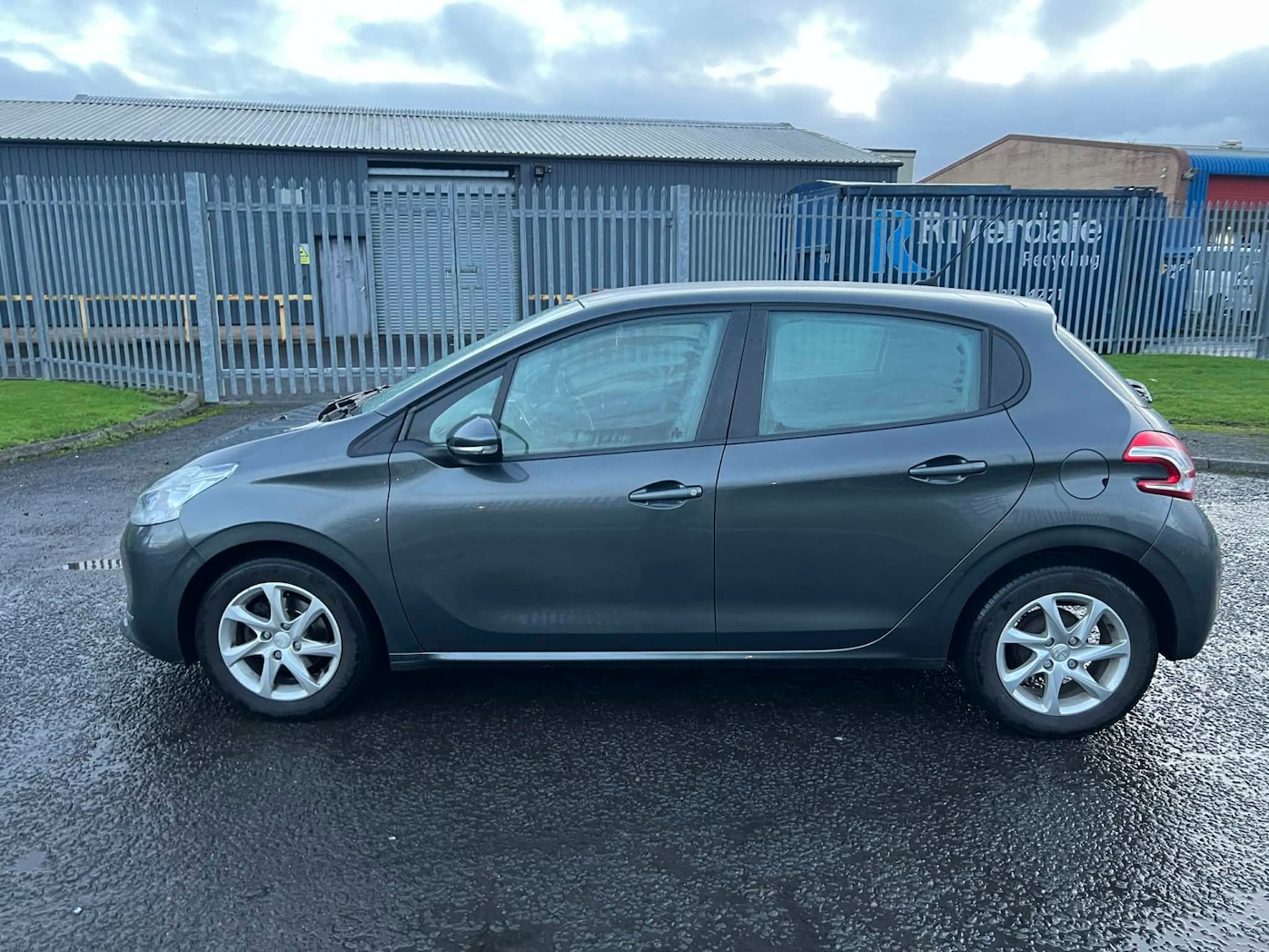 Used Peugeot 208 2014 for sale - 77073338: Photo 2