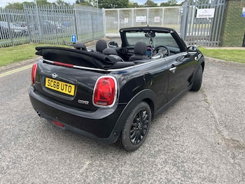 Used MINI Convertible 2018 for sale - 75731521: Photo