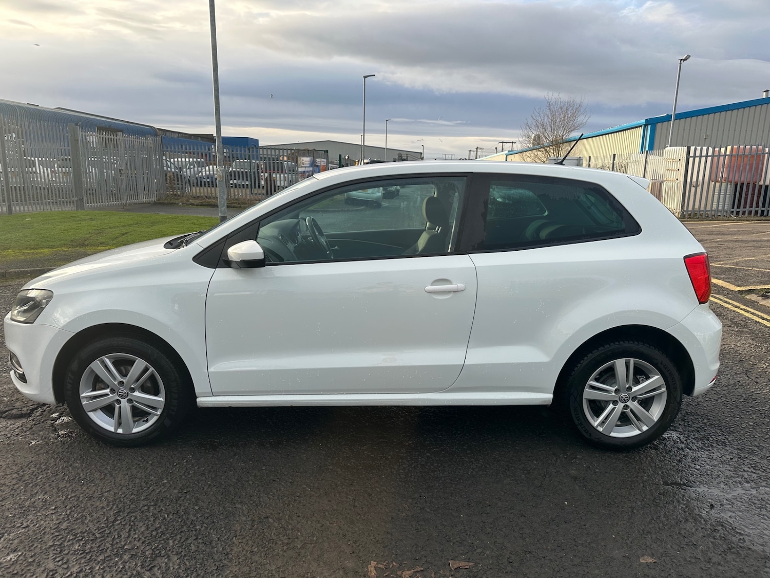 Used Volkswagen Polo 2016 for sale - 77254499: Photo 3